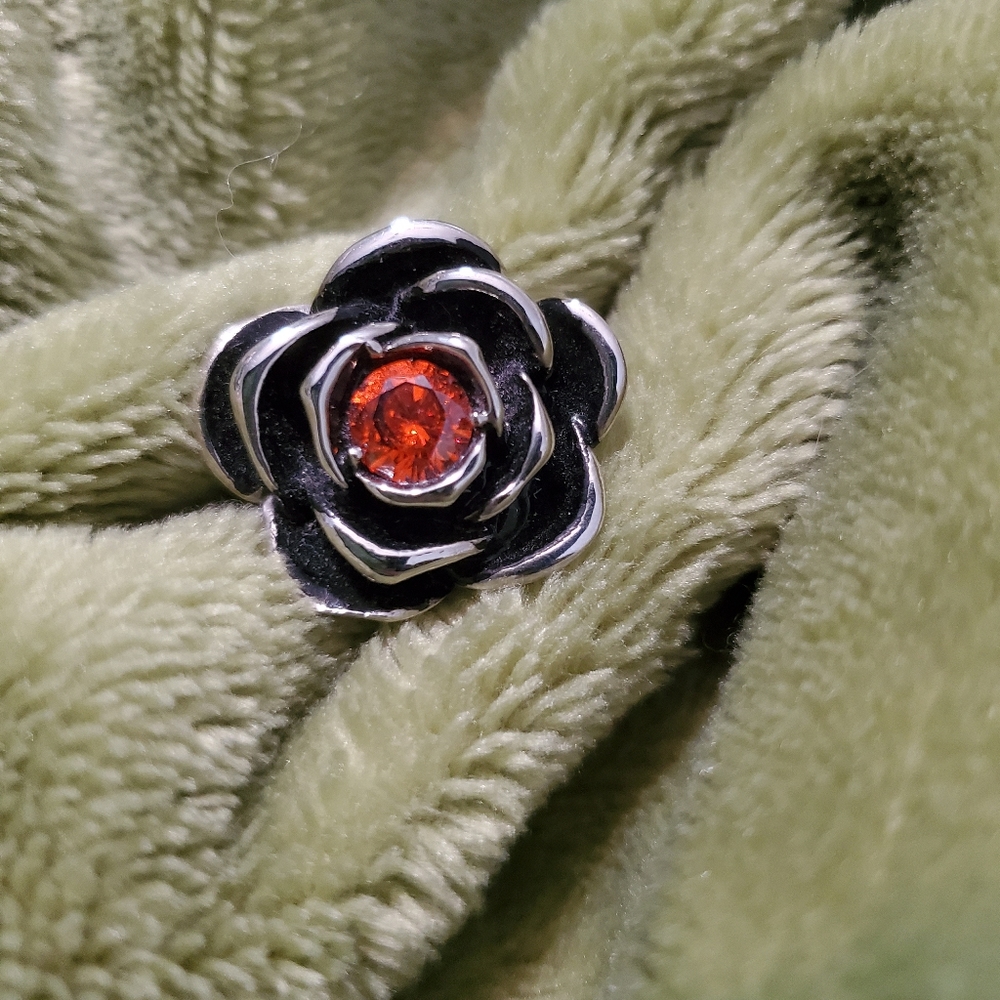 Stainless steel rose ring